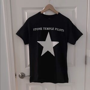 Black Stone Temple Pilots T-Shirt with Star medium concert